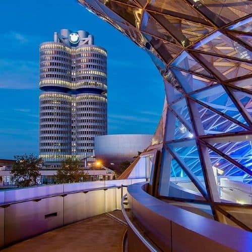 BMW Gebäude in München als Motiv für Automotive und Mobilität