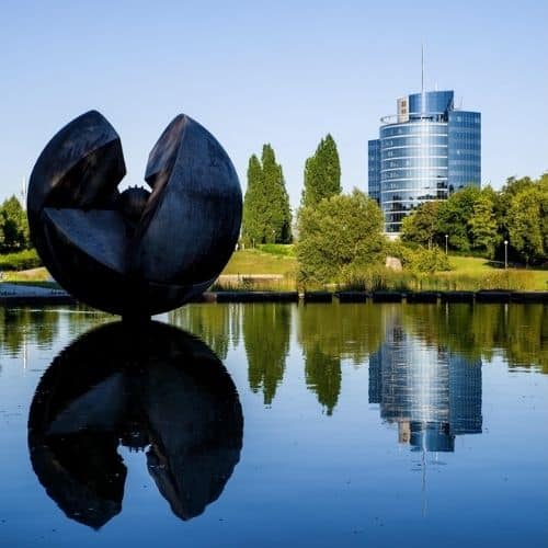 Egelsee und Bülow-Tower als Bürostandort in Stuttgart