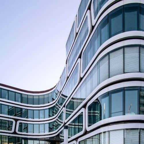 Moderne Fassade des Z-UP-Bürogebäudes in Stuttgart